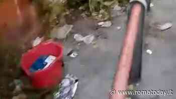 Val Melaina, rifiuti e degrado lungo il muro del nido