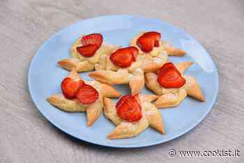 Girandole di sfoglia con crema e fragole: la ricetta dei dolcetti semplici e scenografici - Cookist