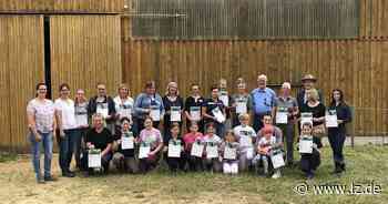13 Prüflinge schaffen den Pferdeführerschein | Lokale Nachrichten aus Detmold - Lippische Landes-Zeitung