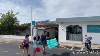 Bacoli, sindaco contro i lidi che vietano cibo e bevande ai bagnanti - Campania - Agenzia ANSA