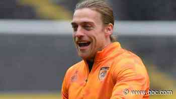 Tom Eaves: Rotherham United sign Hull City striker on three-year deal - BBC