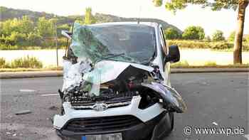 Marsberg: Transporter nach Crash bei Westheim total zerstört - WP News