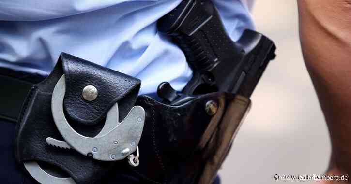 Mit echter Waffe gerechnet: Polizei fesselt Paar in Nürnberg