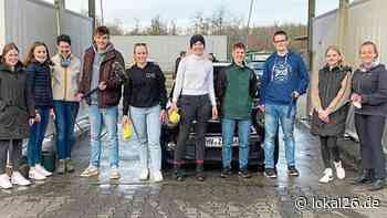 Aktion in Schortens: Die Abiturienten, die so gern Autos waschen - Lokal26