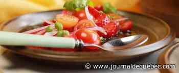 Salade de tomates cerises, fraises et basilic