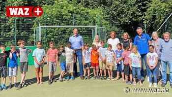 Velbert: Neuer Rasen für das Fußballfeld in der GS Nordstadt - WAZ News
