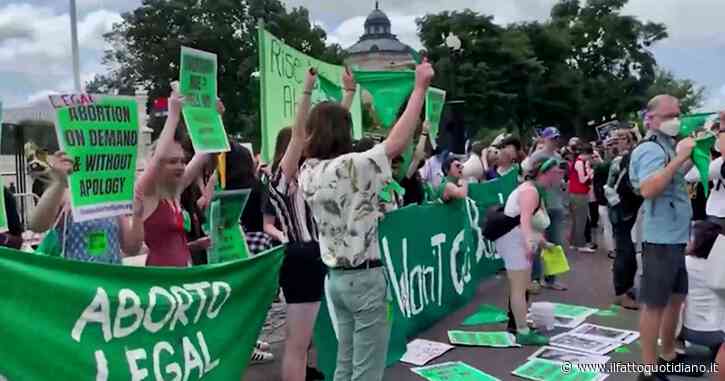 Stati Uniti, proteste davanti alla Corte Suprema dopo la cancellazione del diritto all’aborto