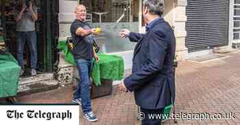 Greengrocer's catastrophe: Keir Starmer branded a 'lemon' in Wakefield - The Telegraph