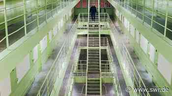 Höhlenartiges Labyrinth – Künstler setzen Gedanken zu Kafkas Erzählung „Der Bau“ in der Villa Rot um - SWR