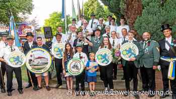 Speerträger Andreas Kiene ist Schützenkönig von Fallersleben