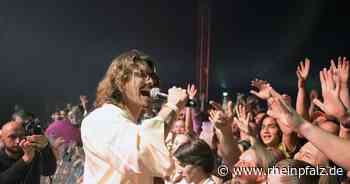 Marc Rebillet beim Zeltfestival: Trash im Schlafrock - Mannheim - Rheinpfalz.de