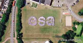 1,000 People Pose for a Delightful Group Photo Snapped From Space     - CNET