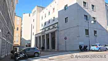 Questura di Trieste, cedono alcune porzioni di soffitto in un corridoio - Il Piccolo