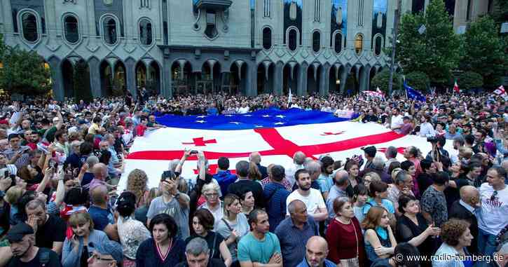 Zehntausende Menschen in Georgien fordern EU-Beitritt