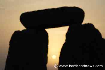 Thousands attend summer solstice at Stonehenge - Barrhead News