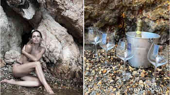 Michelle Hunziker, via il reggiseno in spiaggia a Capri: foto - Today.it