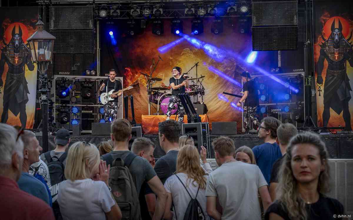 Fotoserie TT Festival donderdag: Warmte, drukte, Hollandse hits en Mooi Wark als afsluiter - Dagblad van het Noorden