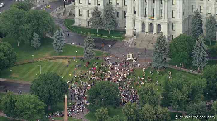 Crowds protest at state Capitol after Supreme Court decision overturning Roe V. Wade