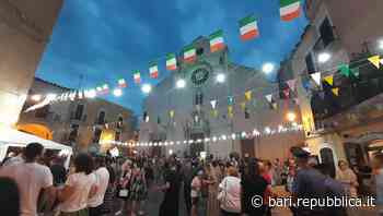 Bari, città vecchia affollata nella notte di San Giovanni: "Dopo due anni siamo tornati a svegliare il santo" - La Repubblica