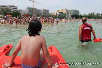 Bari, scuola di salvataggio in spiaggia. I bagnini: “Genitori, attenti ai più piccoli” - VIDEO - Borderline24.com