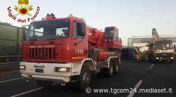 Modena, incidente tra Tir e auto sull'A1: un morto e sei feriti | Il camion carico di candeggina ha preso fuoco - TGCOM