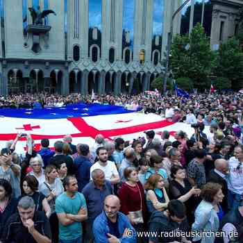 Zehntausende Menschen in Georgien fordern EU-Beitritt - radioeuskirchen.de