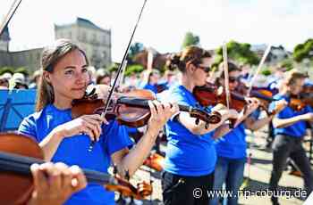 Symphonic Mob in Coburg - Riesen-Orchester auf dem Schlossplatz - Neue Presse Coburg