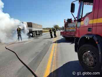 Bombeiros combatem incêndio em carreta na BR-262, em Nova Serrana - Globo
