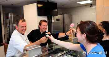 Feest bij oudste ijssalon van Spijkenisse: ijsje halen bij oprichter én een dj - AD.nl