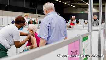 Weinig ouderen halen extra boosterprik, branchevereniging voor zorgorganisaties maakt zich 'grote zorgen' - EenVandaag