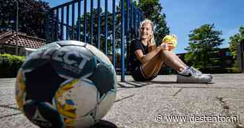 Fairplayprijs, grootste talent én Nederlands kampioen: Wijhese schoolhandbalsters pakken volle buit - De Stentor