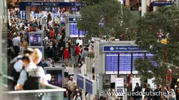 Ferien in NRW: Starker Andrang am Düsseldorfer Flughafen - Süddeutsche Zeitung - SZ.de