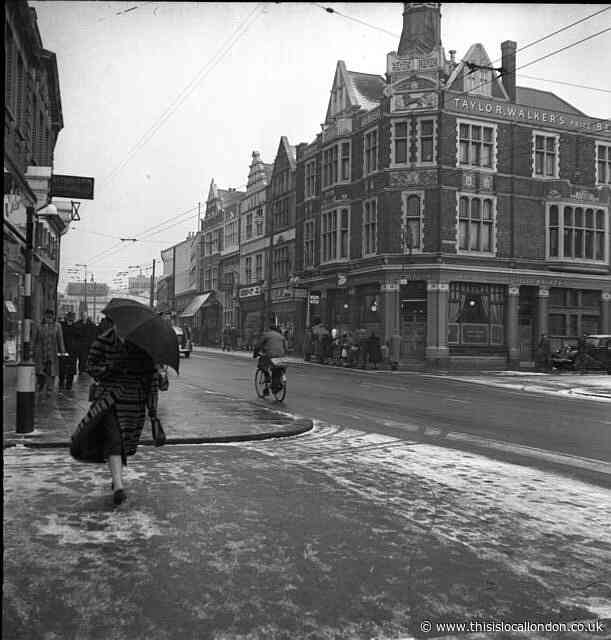 Memories of Leytonstone High Road featuring Bearmans, Rex cinema and Red Lion