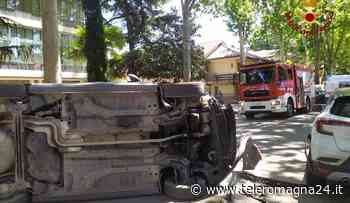 FORLI': Auto si ribalta sulla strada, ferita la conducente | FOTO - Teleromagna24