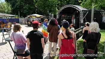 Rund 100 Personen demonstrieren am Kö gegen Queer-Feindlichkeit