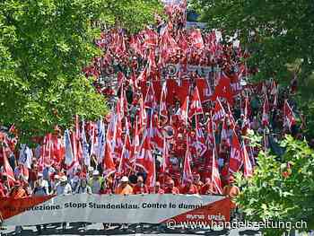 Tausende Bauarbeiter demonstrieren für bessere Arbeitsbedingungen