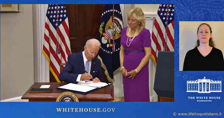 Biden firma la legge che prevede una stretta sulle armi: “Provvedimento più significativo degli ultimi 30 anni”