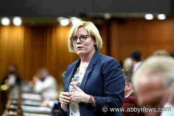 Uneven economic recovery does not bring all Canadian women with it: experts