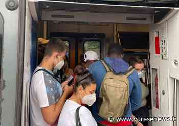 Fumo sul vagone e fuga dei passeggeri, il treno Milano-Laveno si ferma dopo un atto vandalico a Vedano Olona - varesenews.it