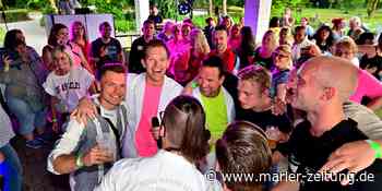 Freibad Marl-Hüls: Hunderte feiern am Beckenrand eine Schlagerparty - Marler Zeitung
