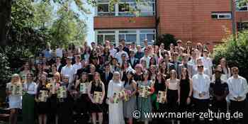 Abiturientinnen und Abiturienten am GiL feiern mit Sekt und einer Million Träumen - Marler Zeitung