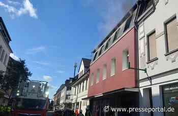 FW Moers: Moers-Meerbeck / Brand in Dachgeschosswohnung