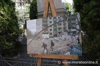 Merate: flash mob e una mostra di fotografie per raccontare il dramma della popolazione anziana in Ucraina dilaniata da 4 mesi di guerra - Merate Online