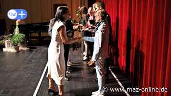 Rathenow: Abschlusszeugnisse für Abiturienten des Jahngymnasiums - Märkische Allgemeine Zeitung