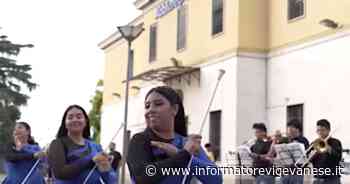 Flash mob di solidarietà per i pendolari della Milano-Mortara: ieri la banda ad Abbiategrasso - L'Informatore Vigevanese