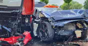 Meirhoekstraat afgesloten na frontale botsing tussen personen- en vrachtwagen - Het Laatste Nieuws