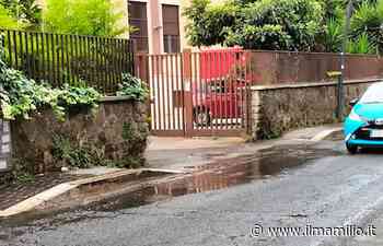 C'è la crisi idrica ma a Grottaferrata l'acqua in strada scorre a fiumi per giorni - ilmamilio.it - L'informazione dei Castelli romani