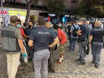 Movida violenta a Jesolo, stretta del Comune: guardie armate e steward in piazza - Corriere