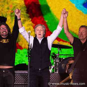 Sir Paul McCartney enjoys virtual duet with John Lennon at Glastonbury
