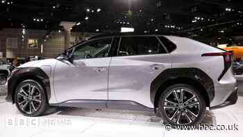 Toyota recalls electric cars over concerns about loose wheels